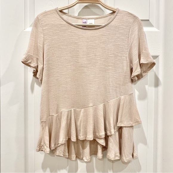 Francesca's Collections Tops - 🤎 Francesca’s Beige Sand Ruffle Hem Tee Shirt T-Shirt